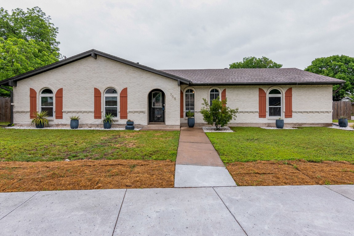 705 Thompson Drive Saginaw TX 76179