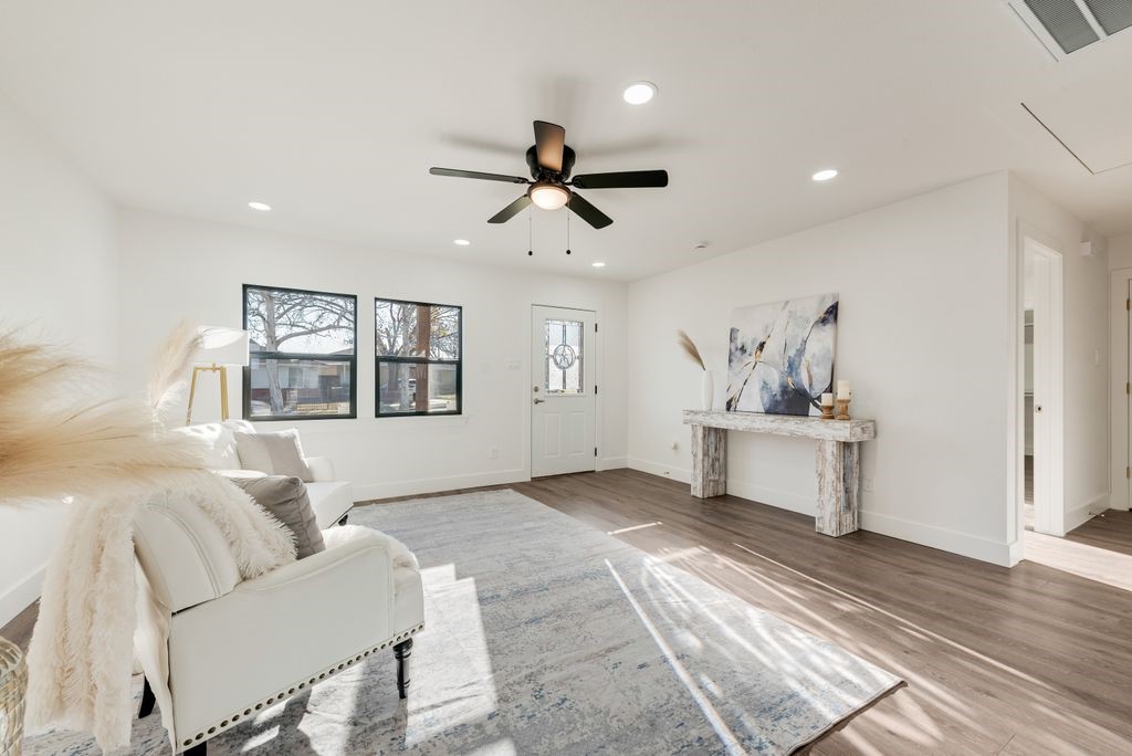 2505 Poinsettia Drive Dallas TX 75211