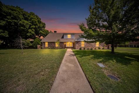 1602 Lancelot Circle Grand Prairie TX 75050