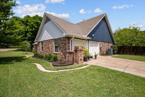 1602 Lancelot Circle Grand Prairie TX 75050