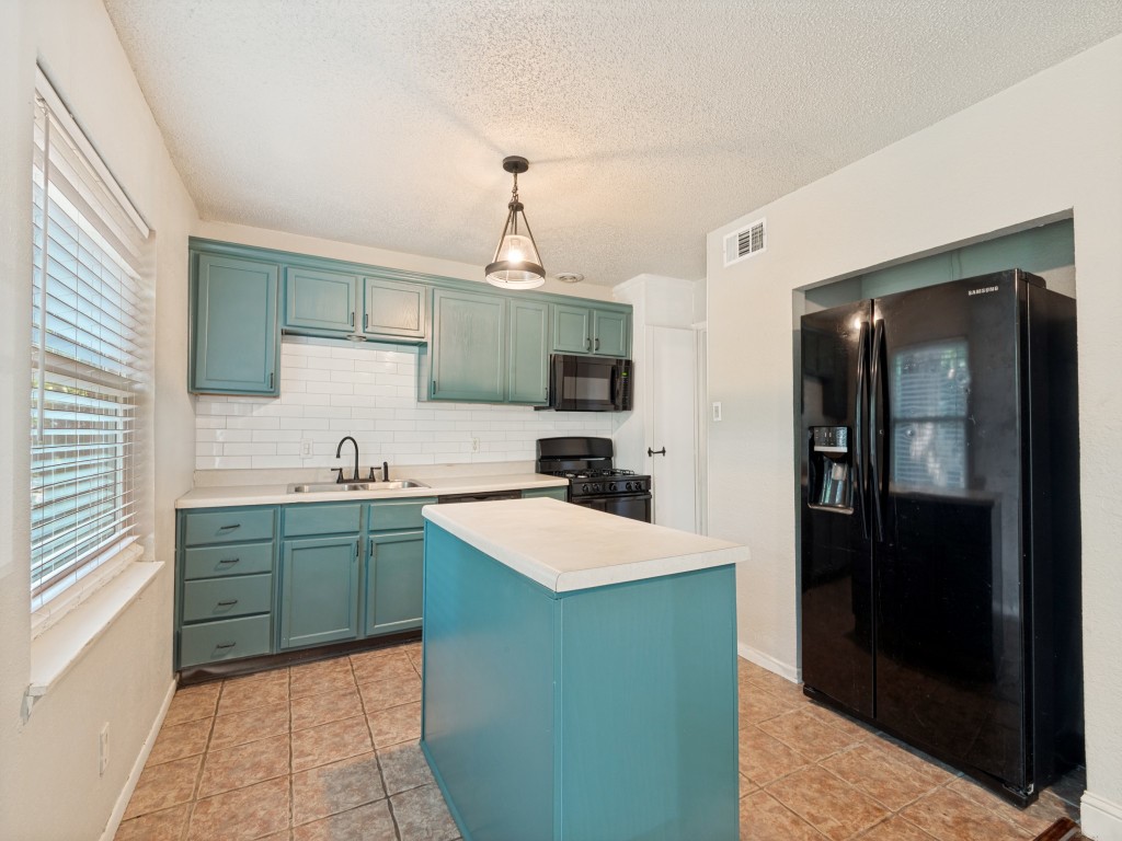 913 W Inwood Drive Arlington TX 76013