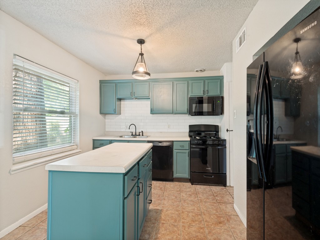 913 W Inwood Drive Arlington TX 76013