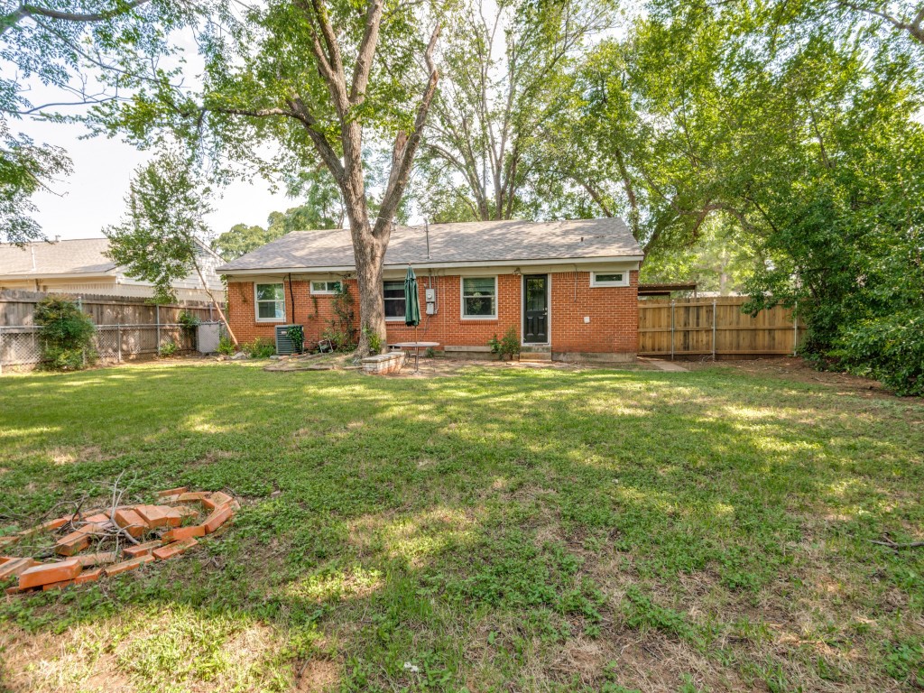 913 W Inwood Drive Arlington TX 76013