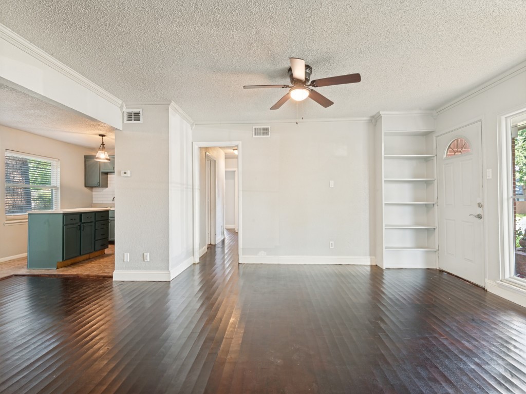 913 W Inwood Drive Arlington TX 76013