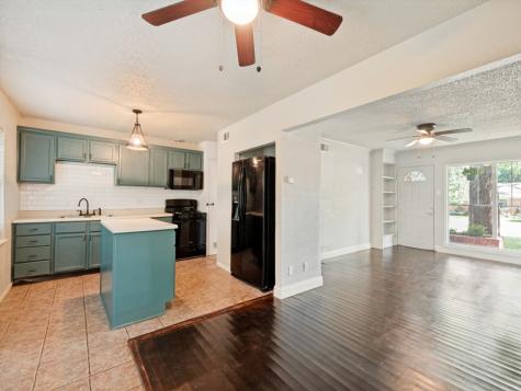913 W Inwood Drive Arlington TX 76013