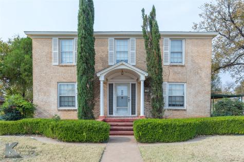 341 N 3rd Avenue Munday TX 76371