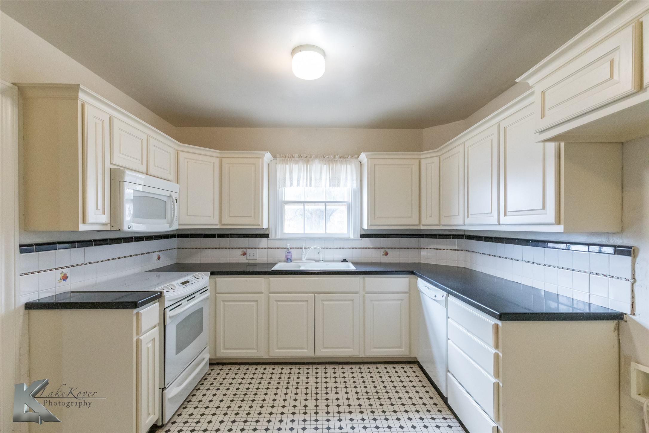 341 N 3rd Avenue Munday TX 76371