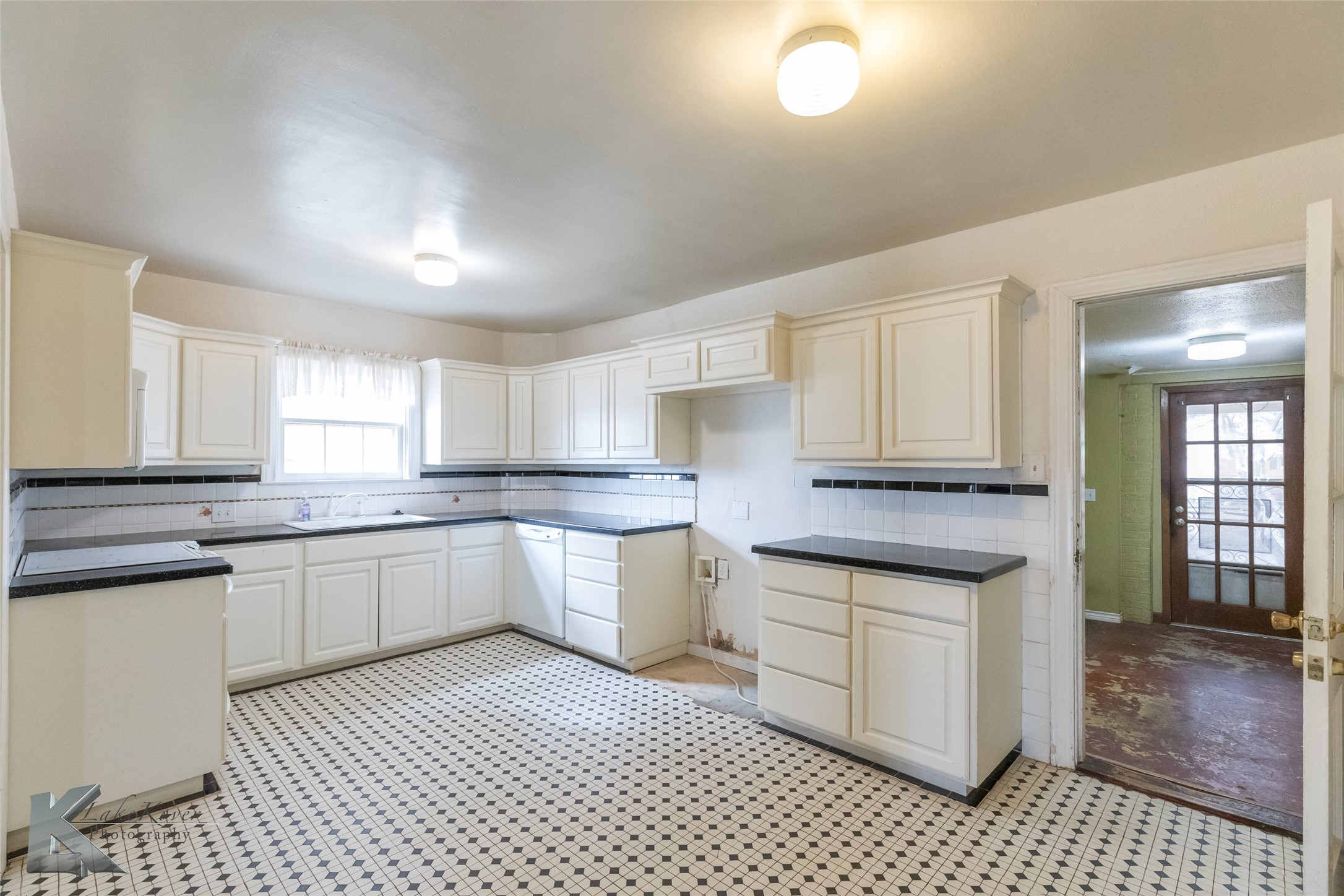 341 N 3rd Avenue Munday TX 76371
