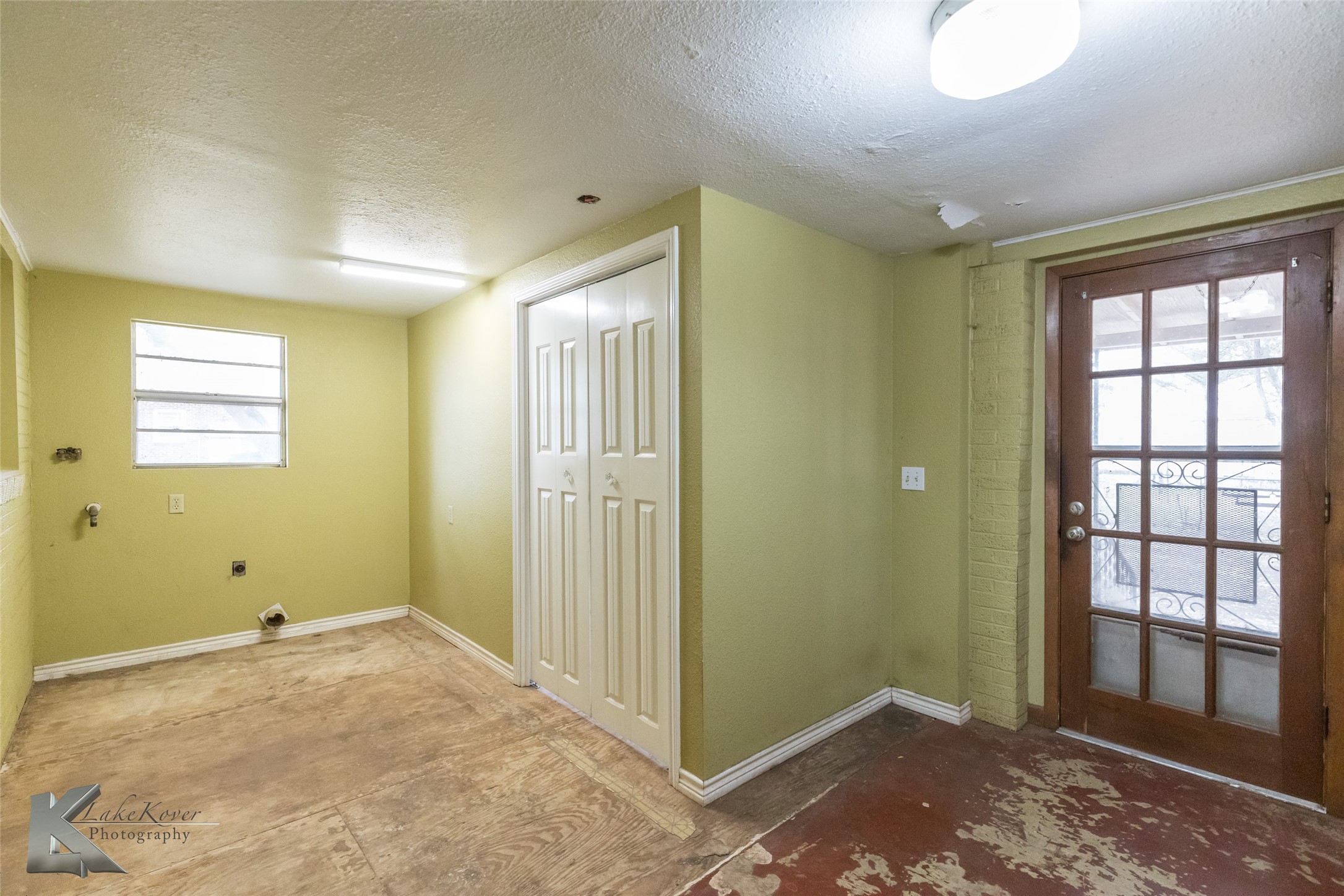 341 N 3rd Avenue Munday TX 76371