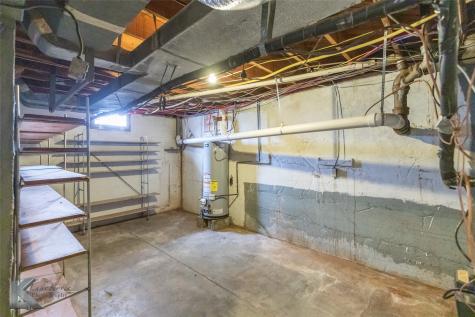 341 N 3rd Avenue Munday TX 76371