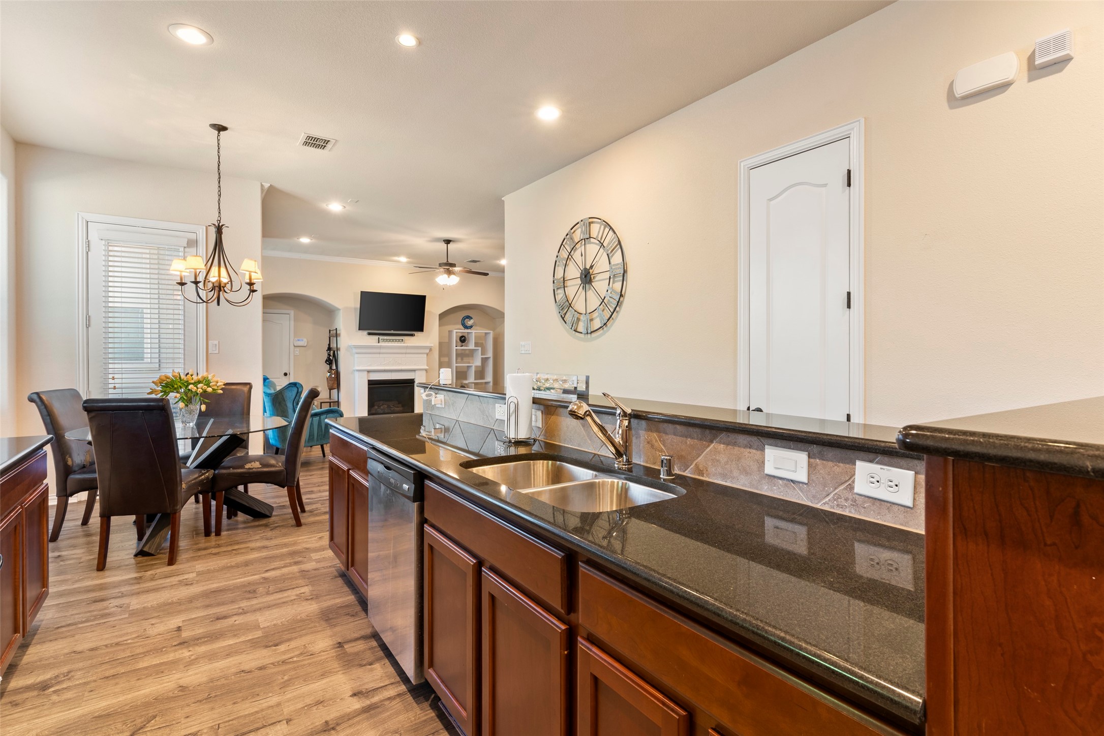 2476 Deer Run Lewisville TX 75067