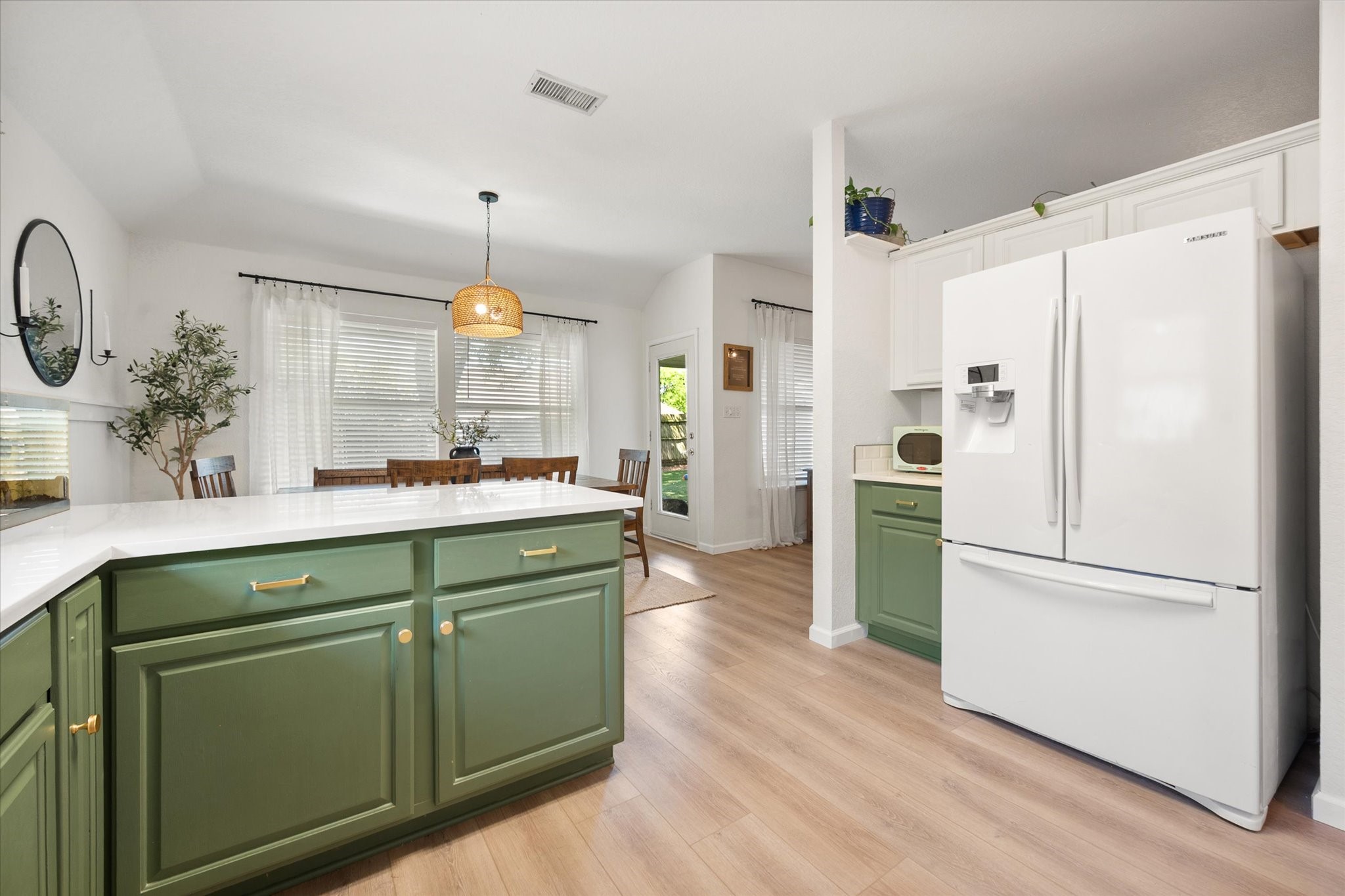 1221 Highcrest Drive Burleson TX 76028