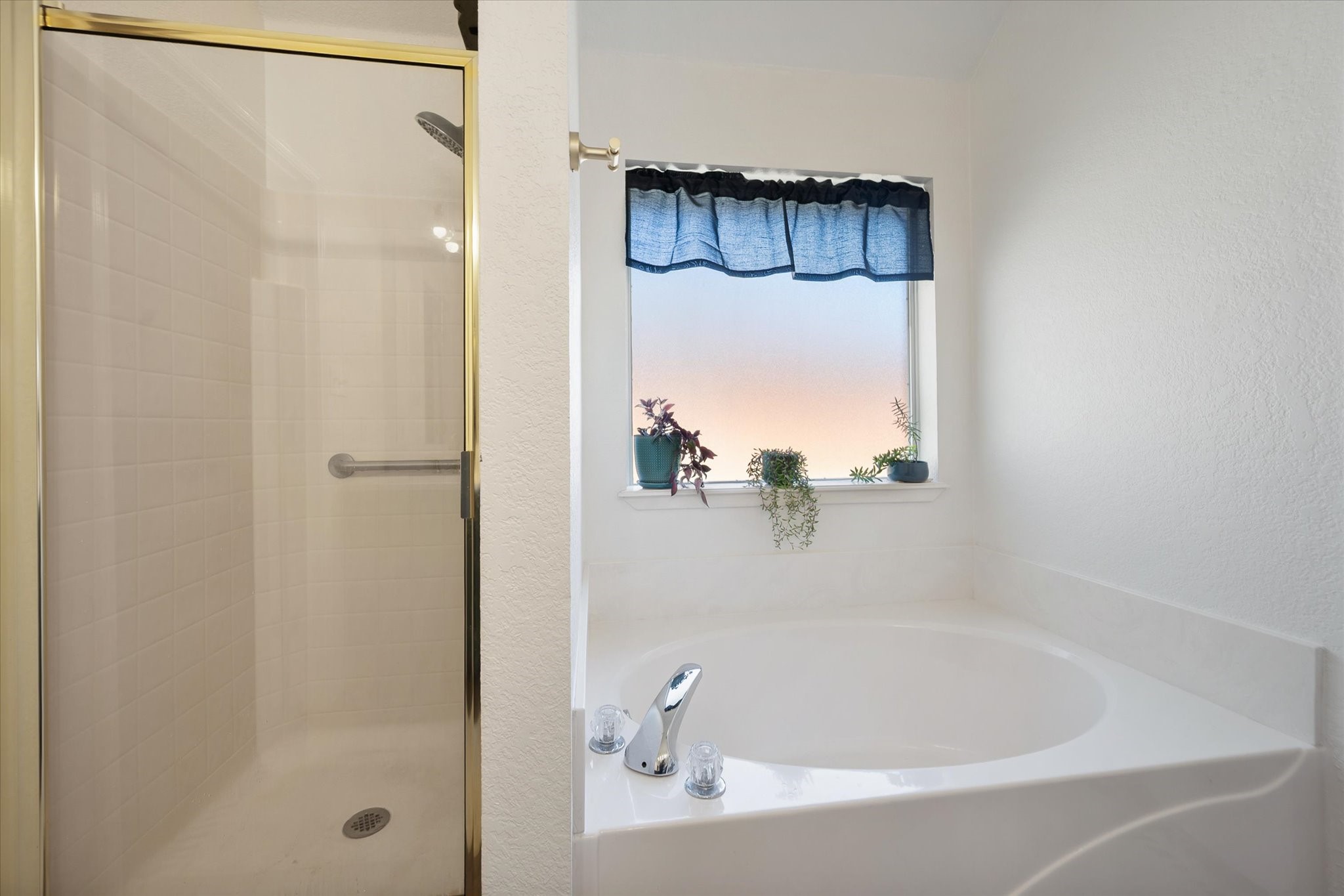 1221 Highcrest Drive Burleson TX 76028