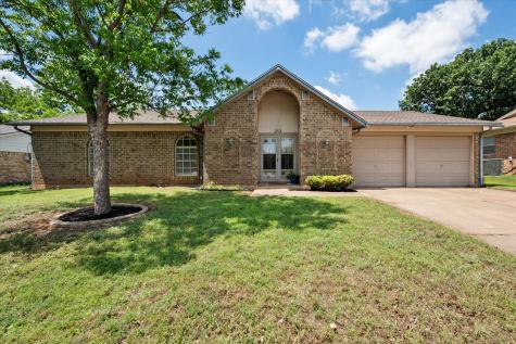 212 S Heights Drive Crowley TX 76036