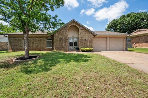 212 S Heights Drive Crowley TX 76036