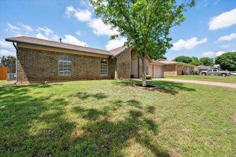 212 S Heights Drive Crowley TX 76036