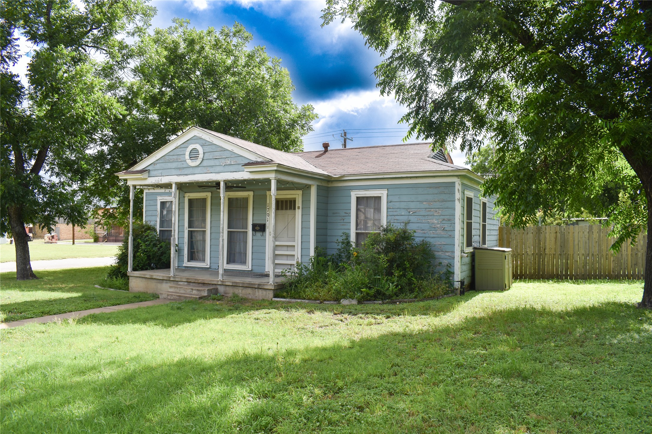 1701 S High Brady TX 76825