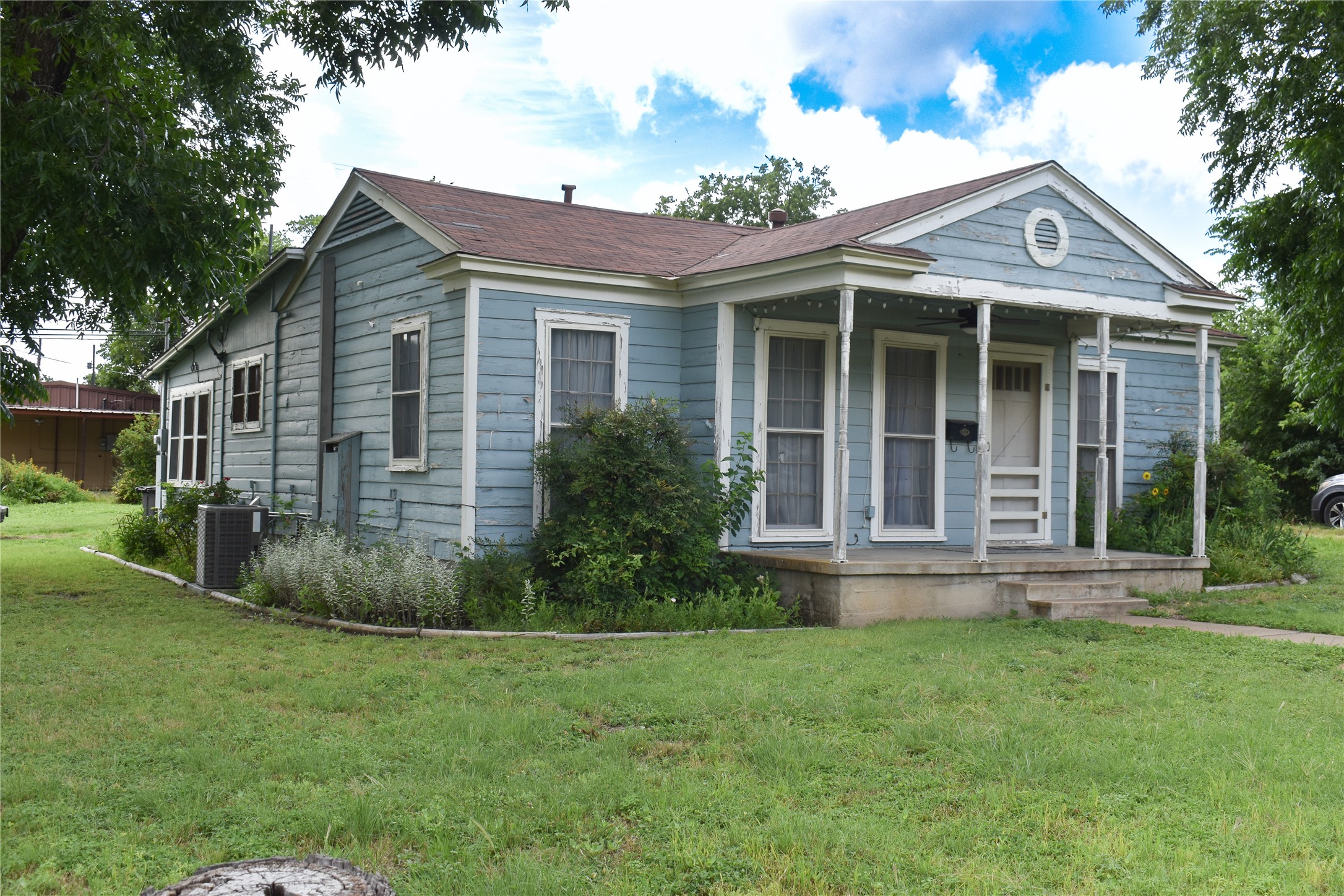 1701 S High Brady TX 76825