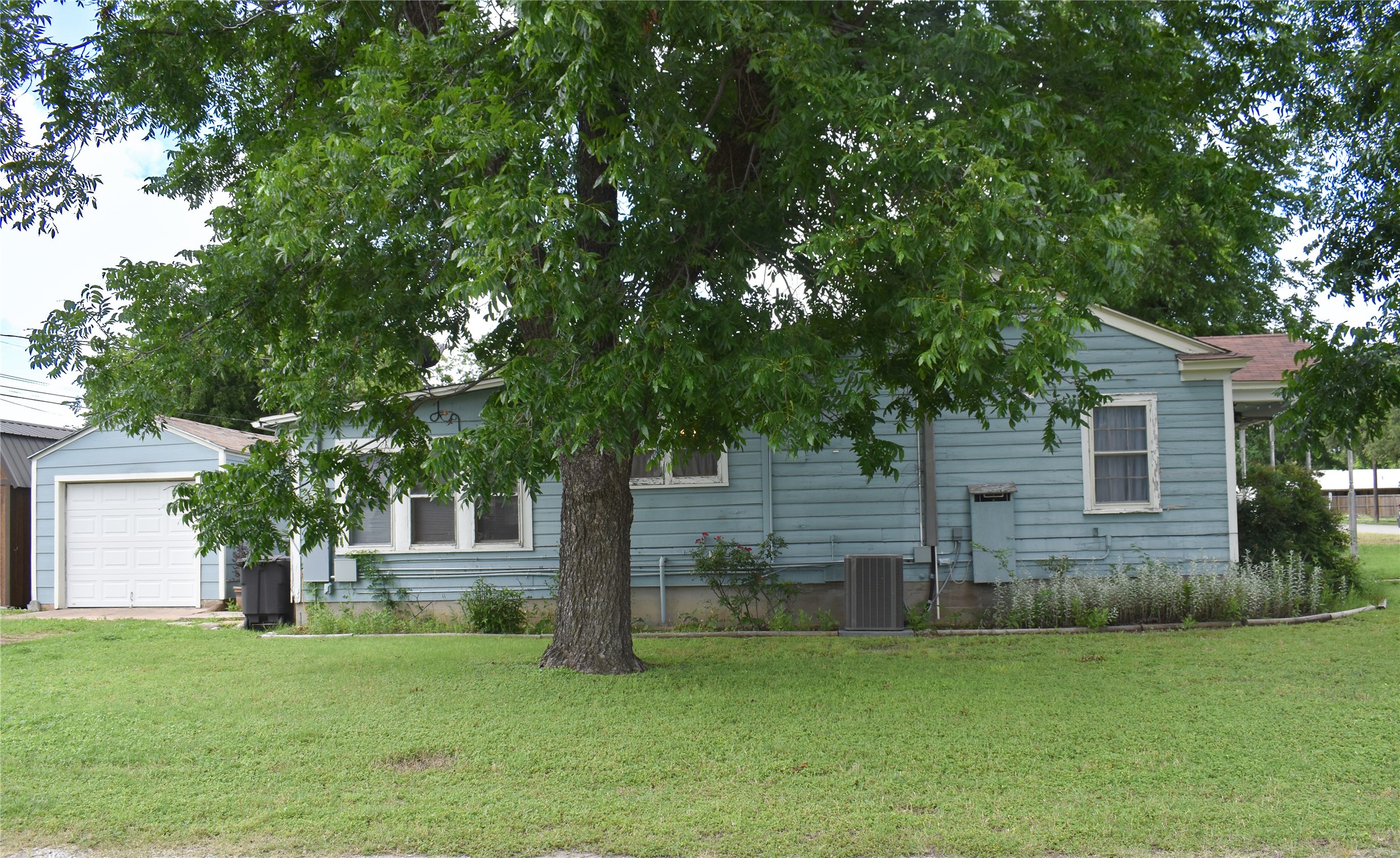 1701 S High Brady TX 76825