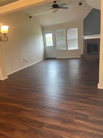 1113 Manhassett Court Fort Worth TX 76140