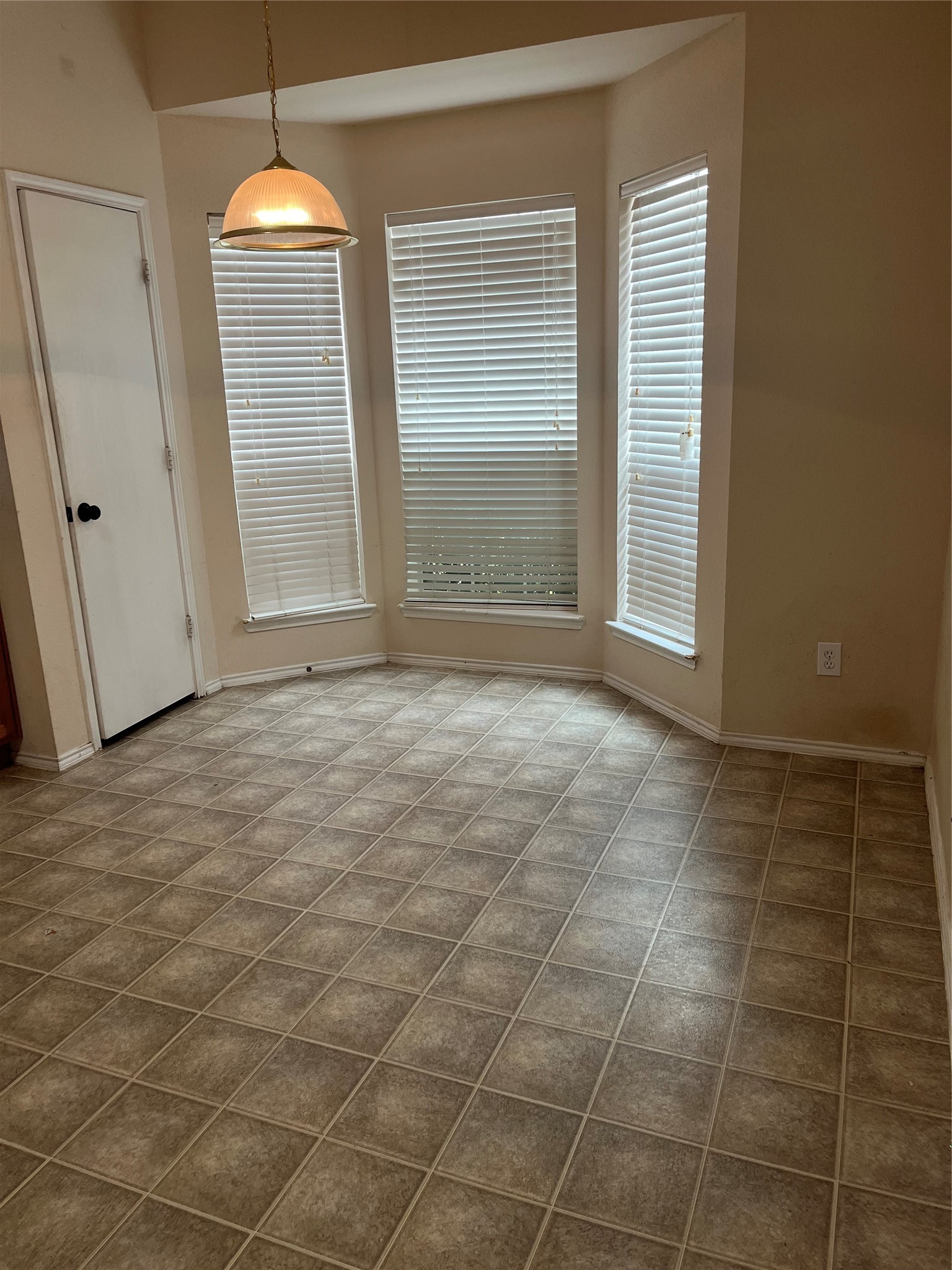1113 Manhassett Court Fort Worth TX 76140