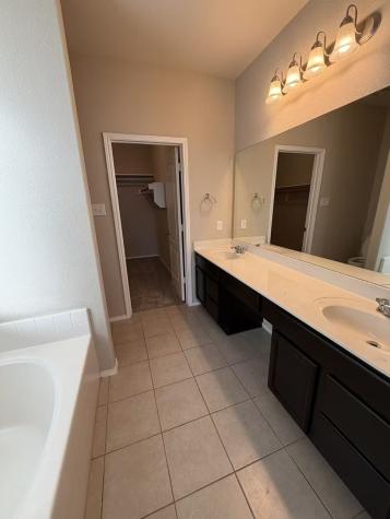 725 Hartsfield Aubrey TX 76227