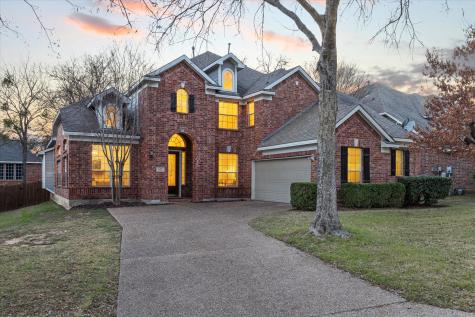 623 Creekwood Lane Grand Prairie TX 75052