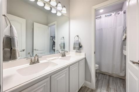 933 Vista Lane Desoto TX 75115