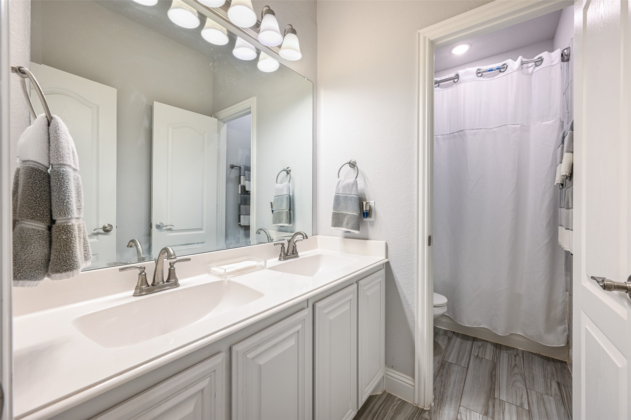 933 Vista Lane Desoto TX 75115