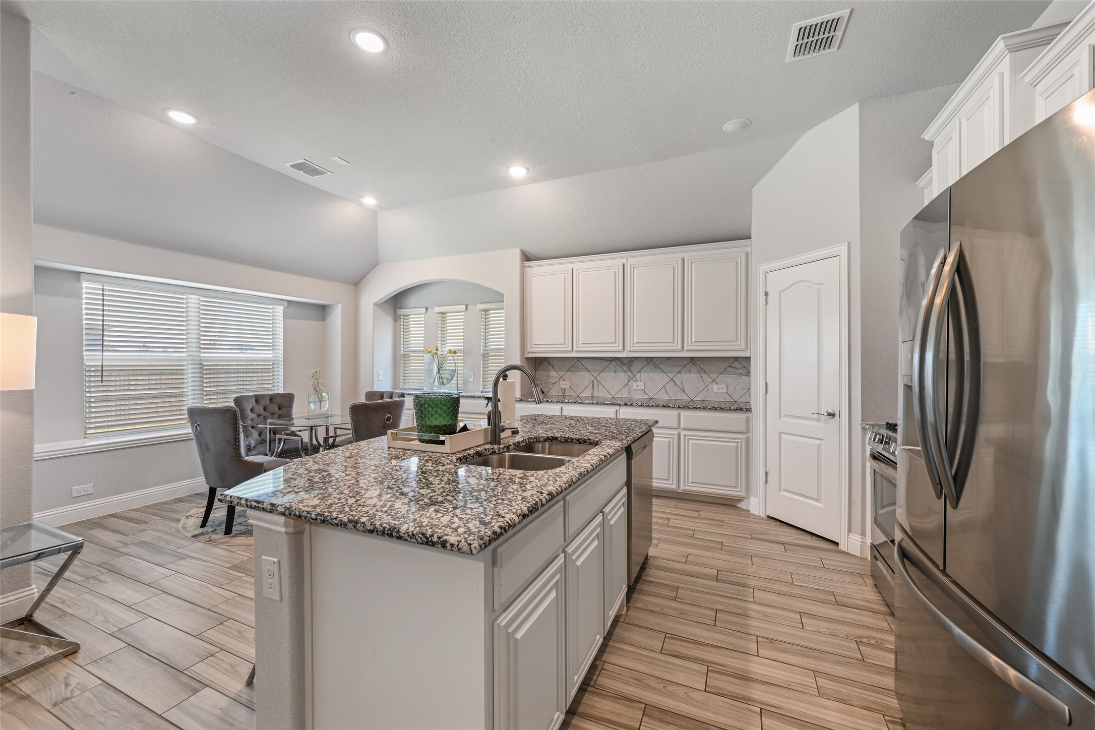 933 Vista Lane Desoto TX 75115