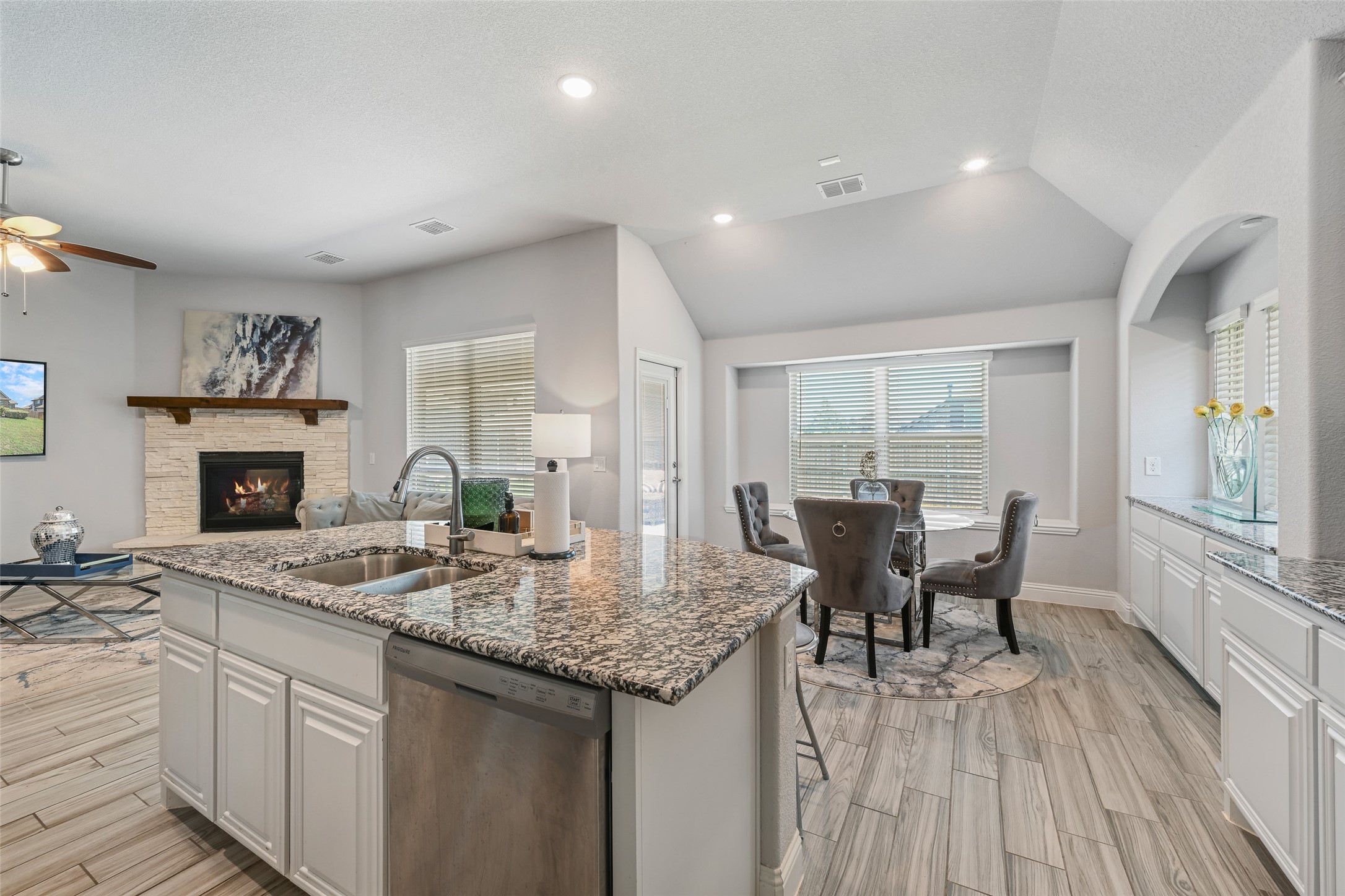 933 Vista Lane Desoto TX 75115