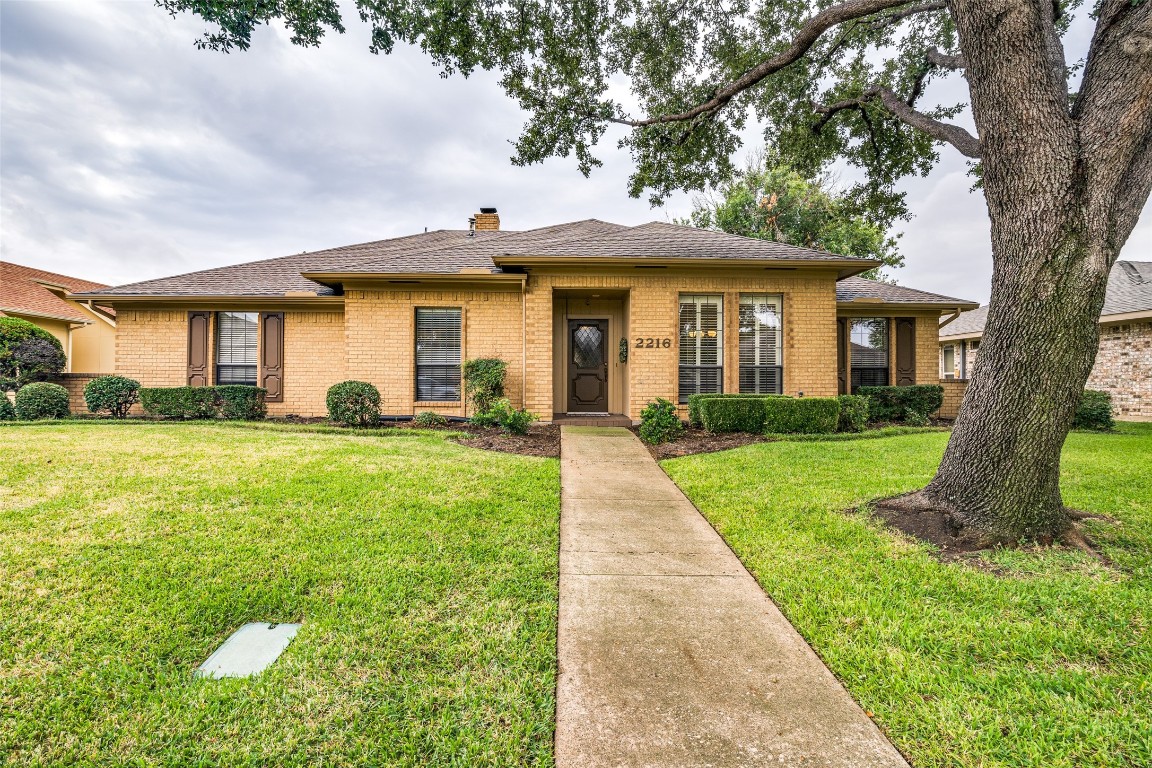 2216 Creekview Carrollton TX 75006