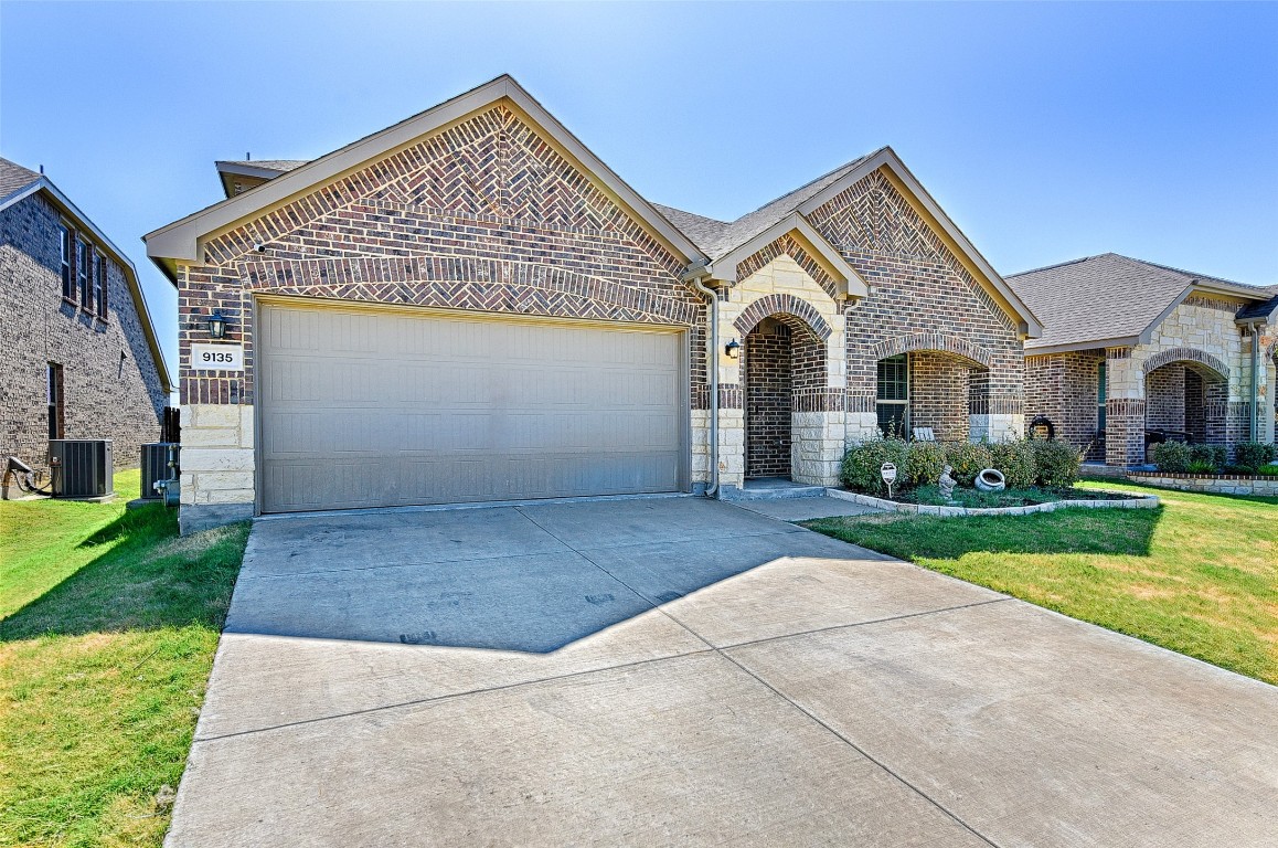 9135 Acre Meadows Lane Arlington TX 76002