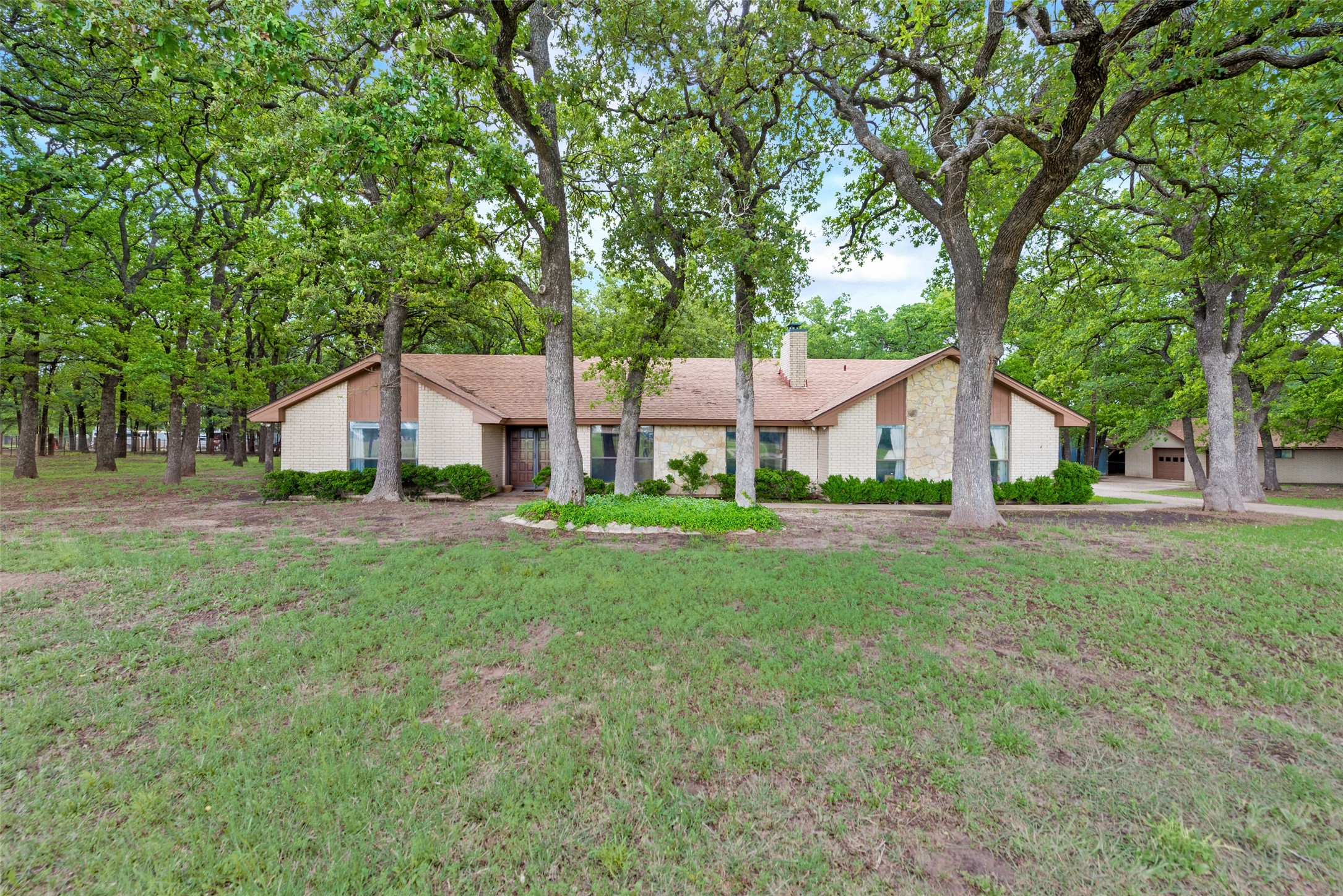 460 J E Woody Road Springtown TX 76082
