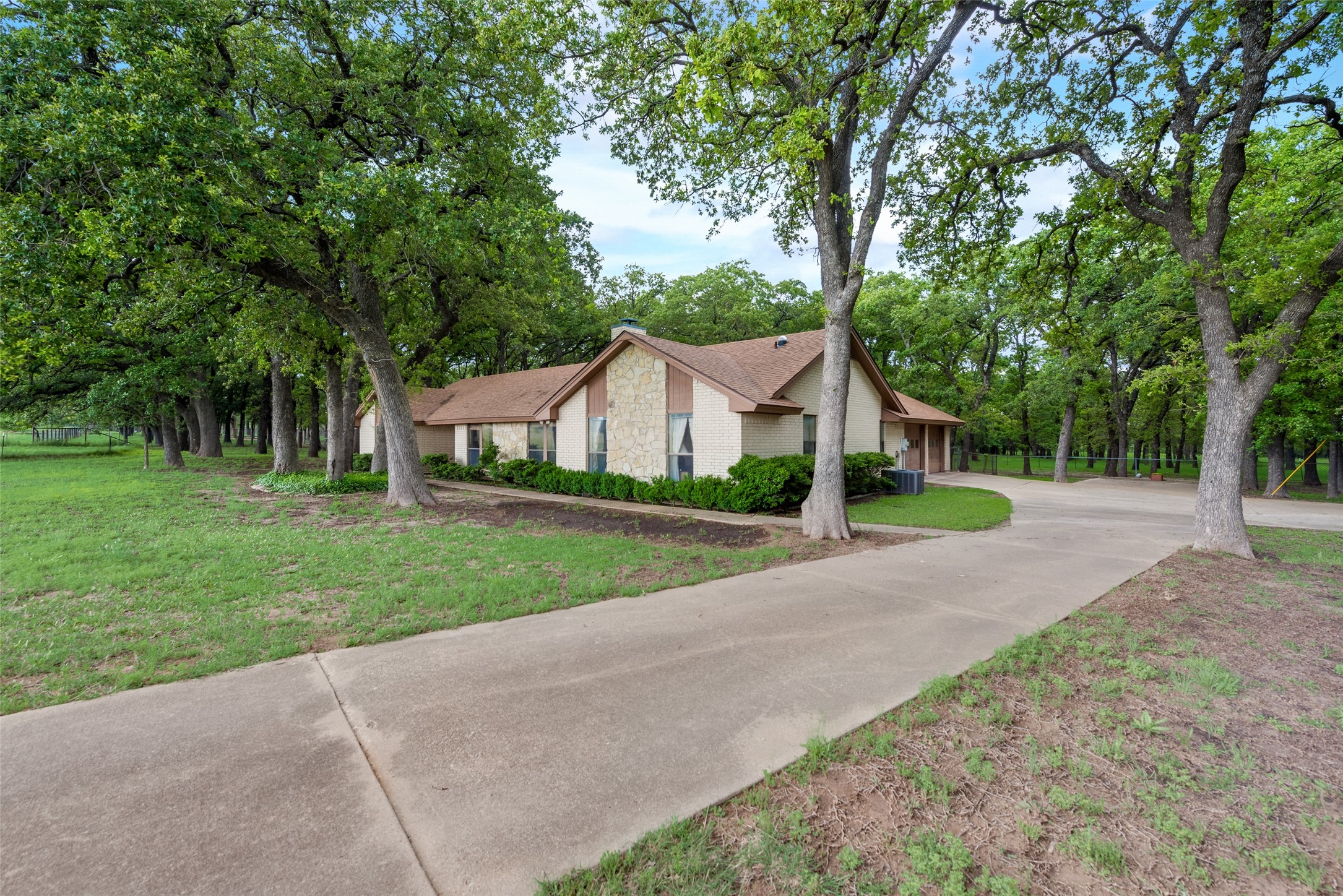 460 J E Woody Road Springtown TX 76082