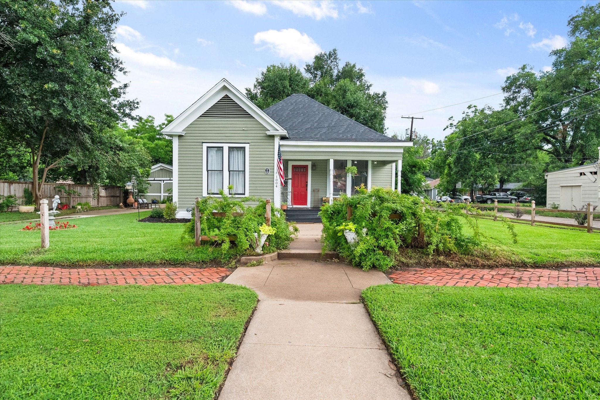 1004 W 5th Avenue Corsicana TX 75110