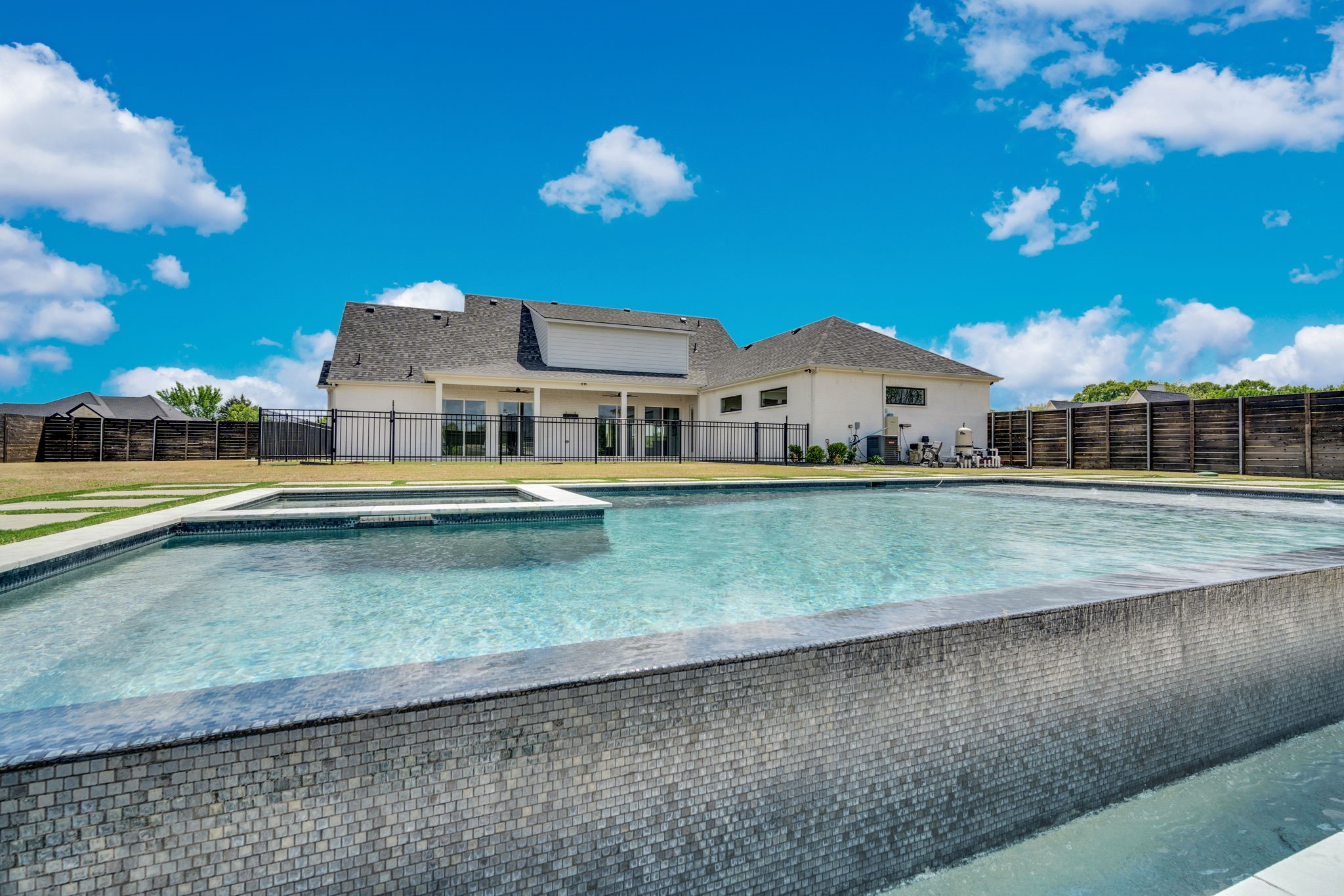 140 Farish Lane Waxahachie TX 75167