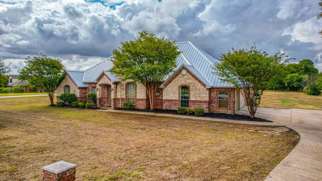 214 Lost Oak Drive Azle TX 76020