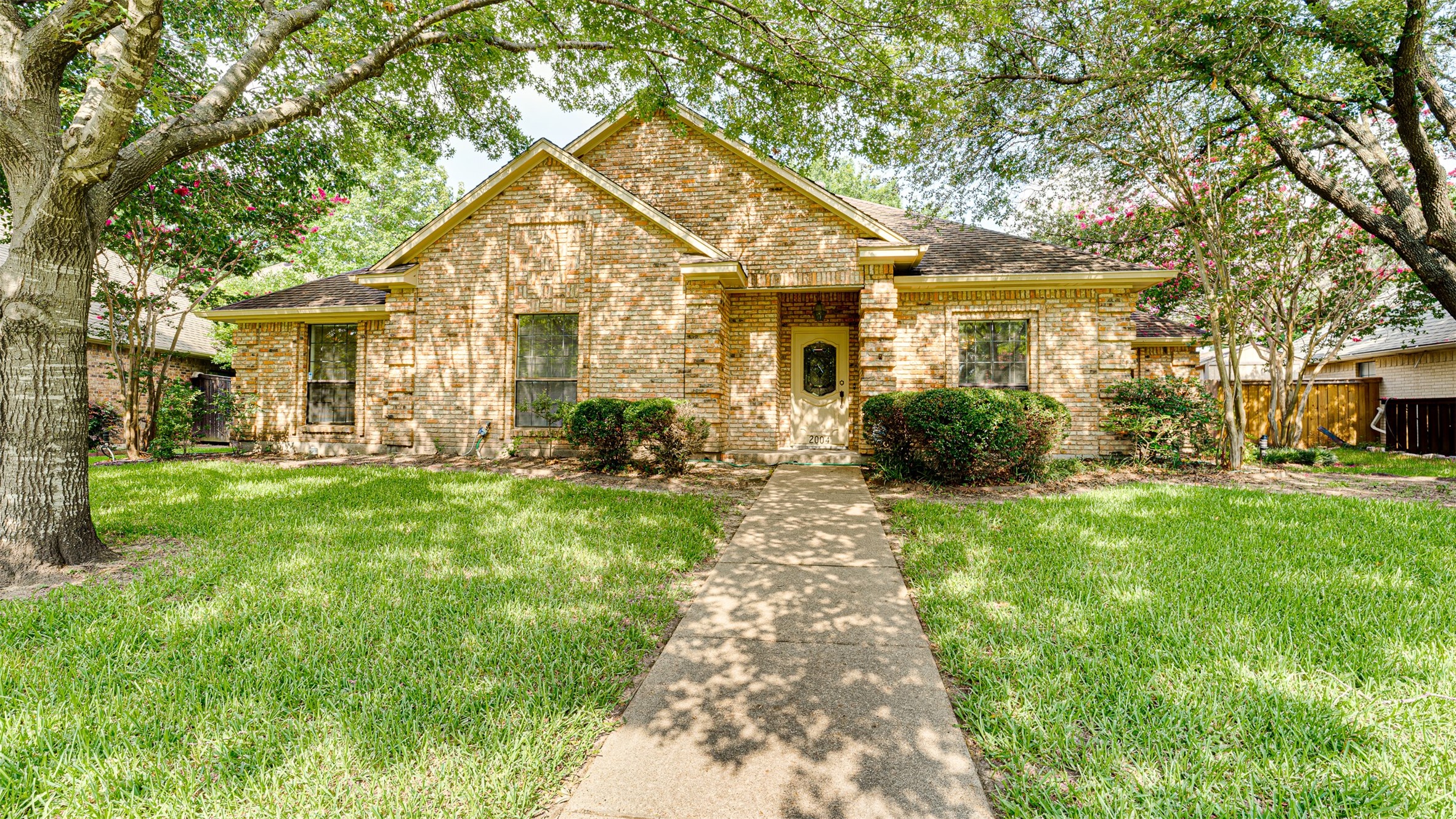 2004 Plymouth Drive Ennis TX 75119