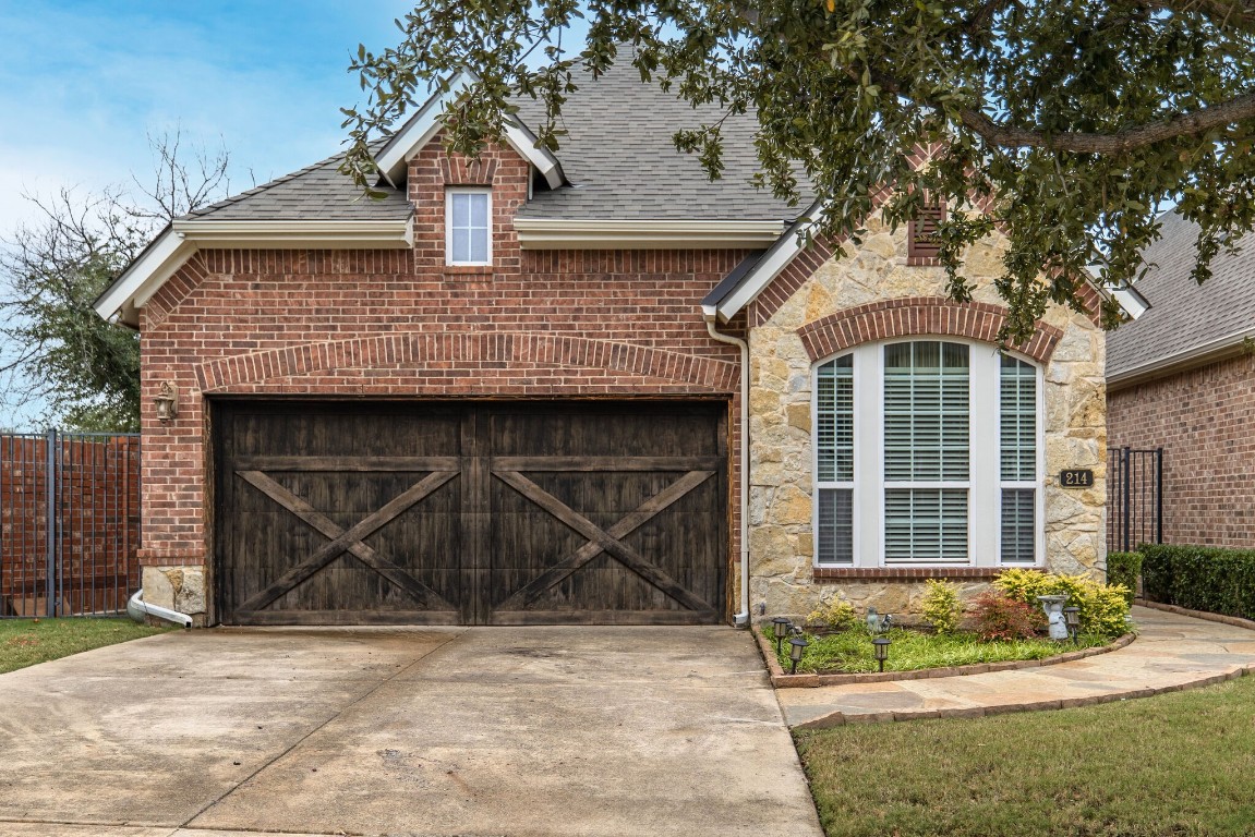 214 Bristol Avenue Euless TX 76040