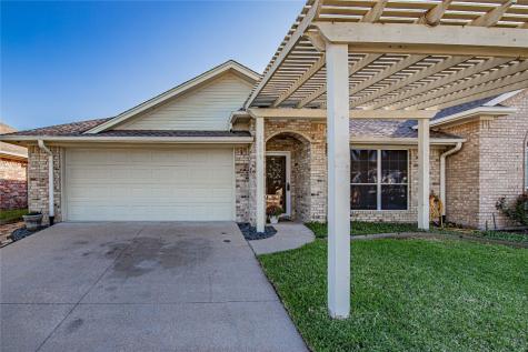 1009 Teresa Court Granbury TX 76048