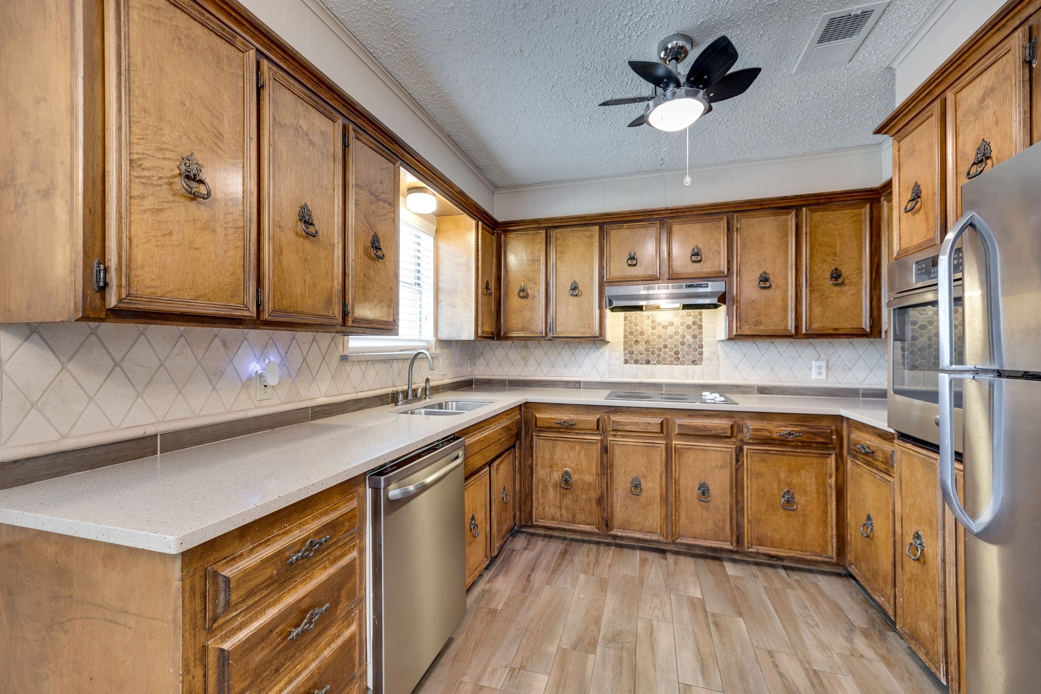 504 S Colonial Drive Cleburne TX 76033