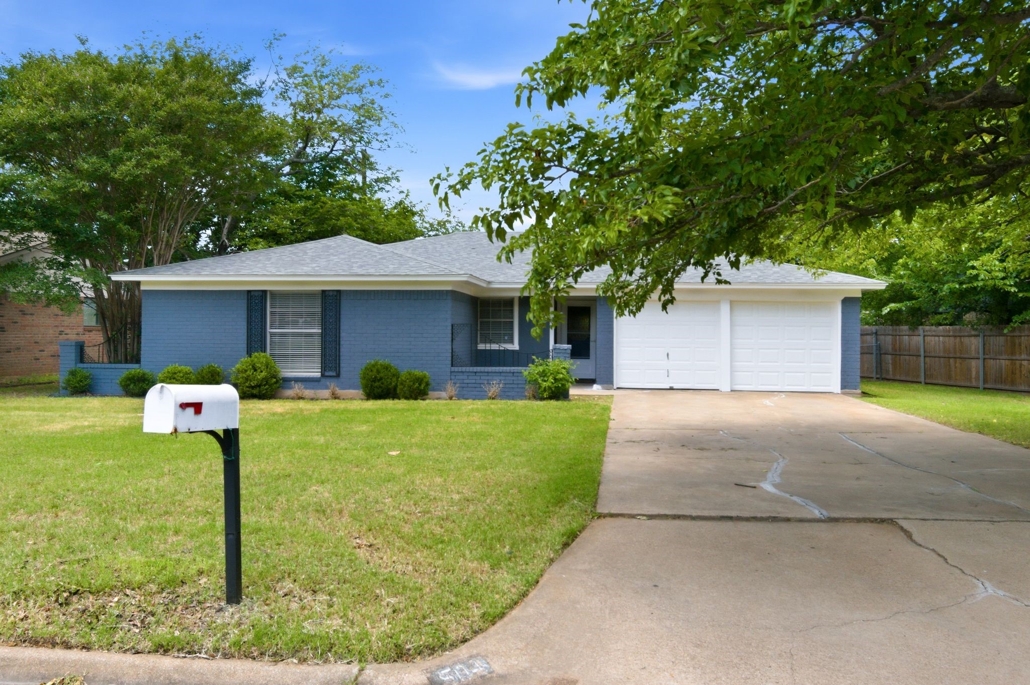 504 S Colonial Drive Cleburne TX 76033
