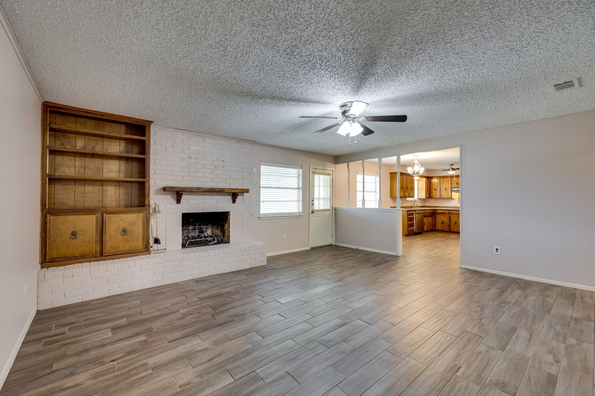 504 S Colonial Drive Cleburne TX 76033