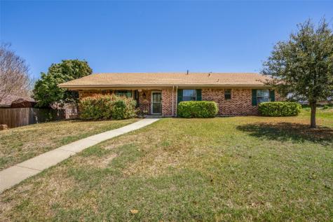 1917 Wellington Drive Grand Prairie TX 75051