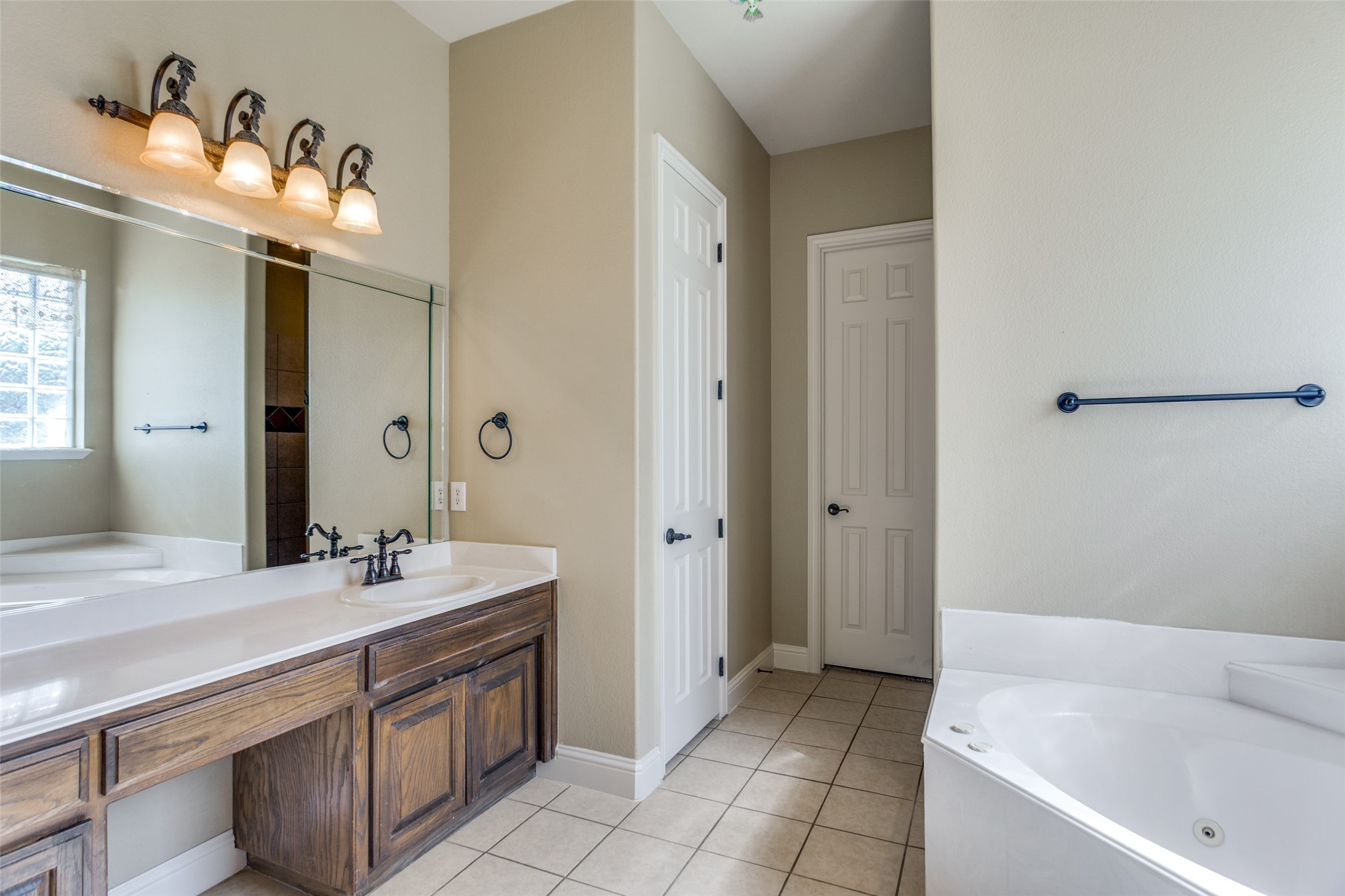 2113 Woodland Hills Lane Weatherford TX 76087