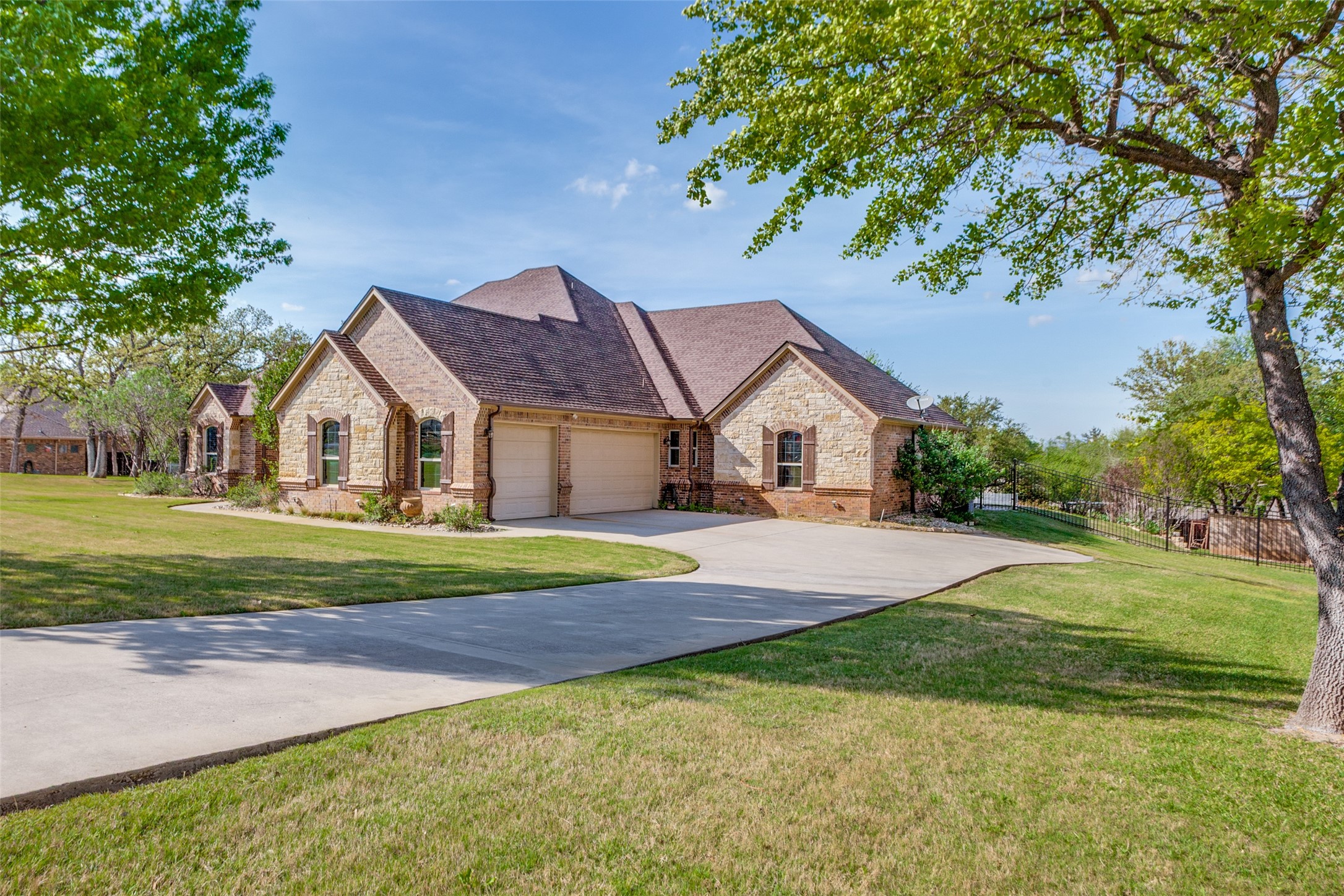 2113 Woodland Hills Lane Weatherford TX 76087