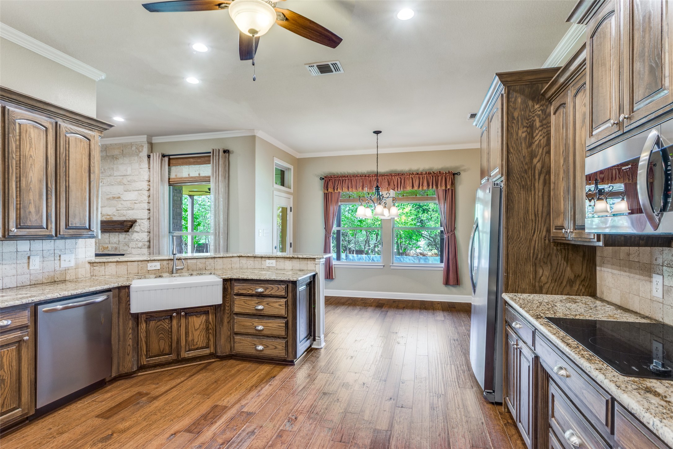 2113 Woodland Hills Lane Weatherford TX 76087