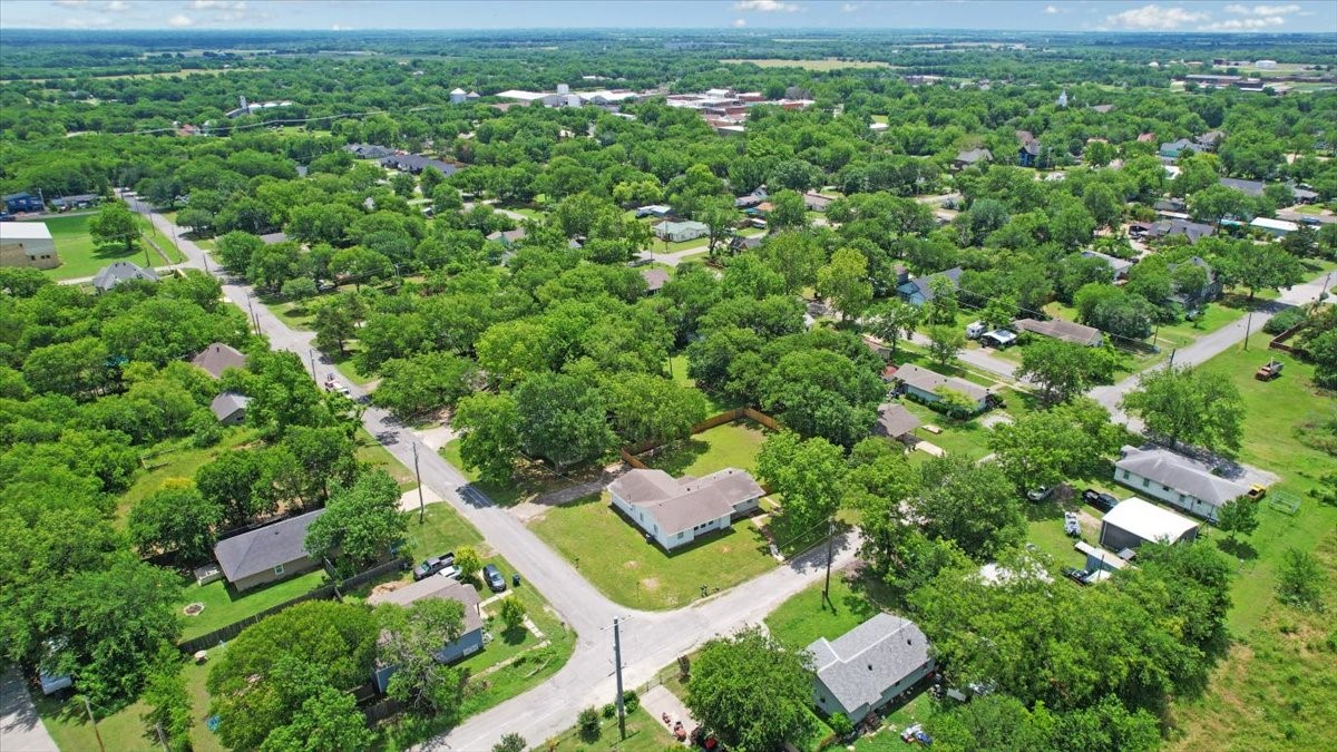 408 N Gowdy Street Whitewright TX 75491