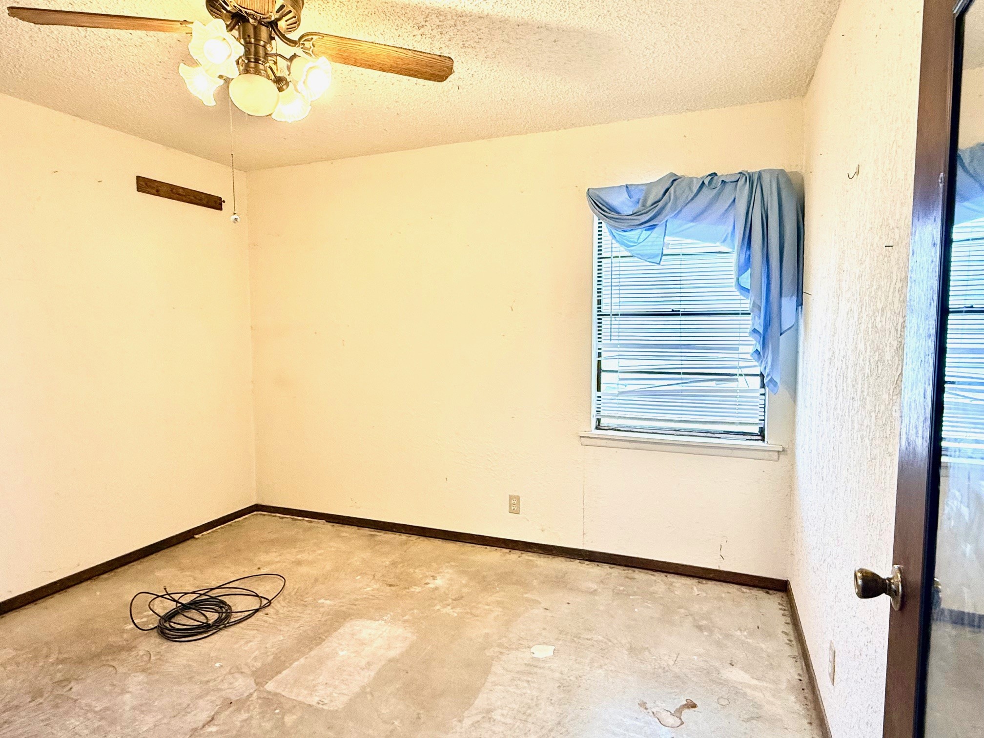 1954 E Booth Street Paris TX 75460